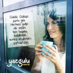 Güldü. Gülüşü  şarkı gibi.