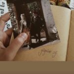 Bâzen geç kalırsın bir ömre..